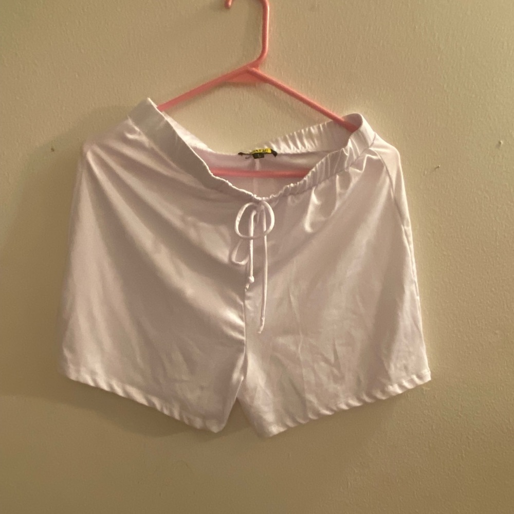 Top & Shorts - Picture 5 of 9